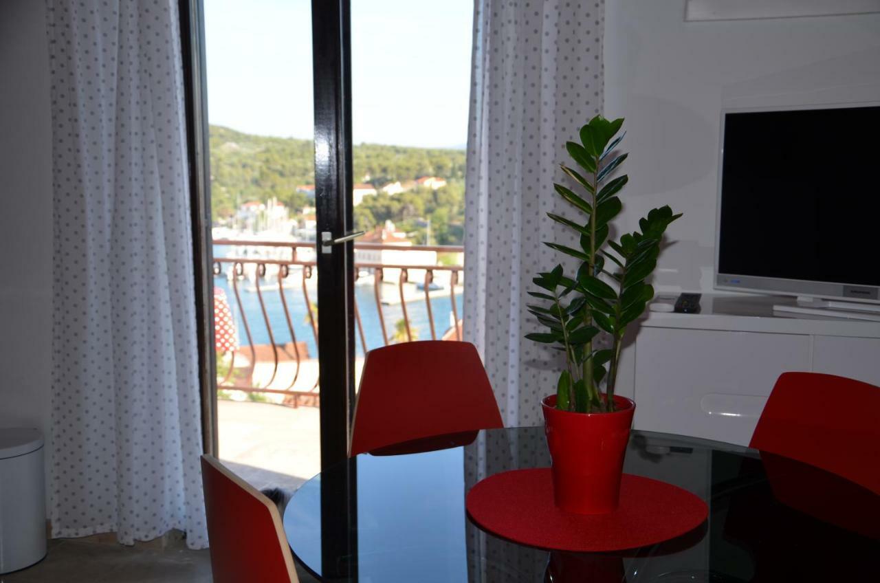 Luana Apartment Milna  Eksteriør bilde