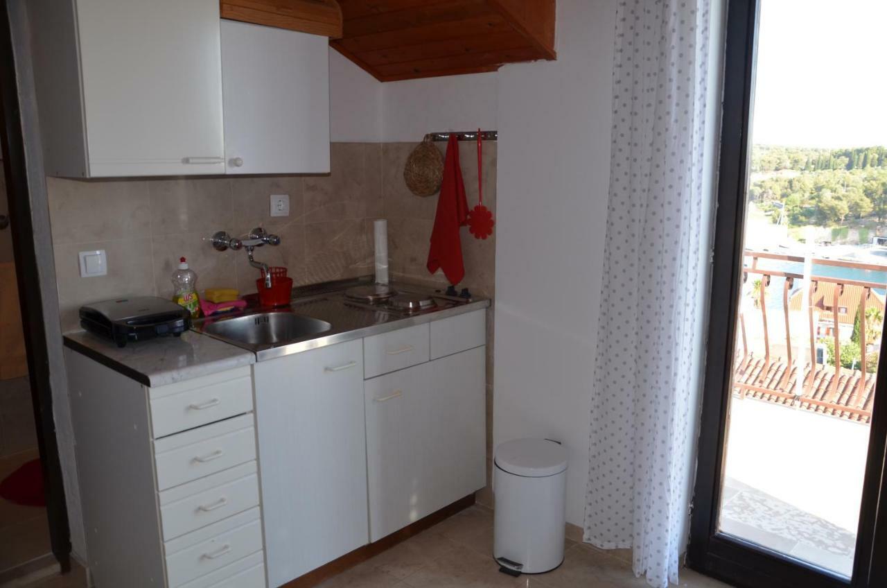 Luana Apartment Milna  Eksteriør bilde